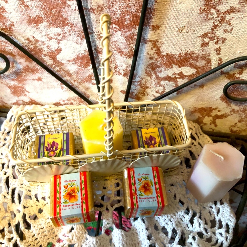 Basket, “Sea Shell” 🐚  Art, to hold Guest Soaps & Candles 🕯🐚